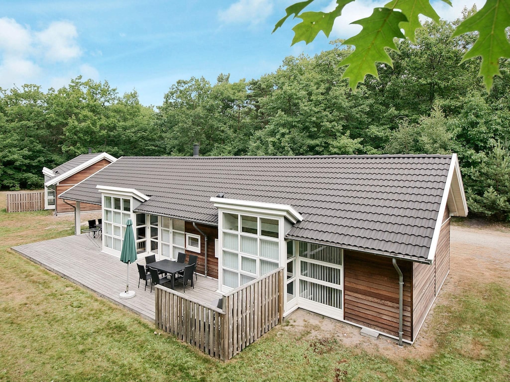 Modernes Zedernholz-Ferienhaus in Strandnähe