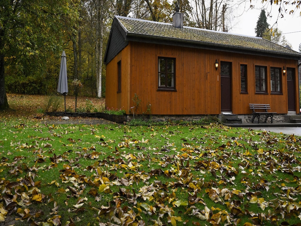 Sfeervol chalet in Vielsalm met grote bomentuin