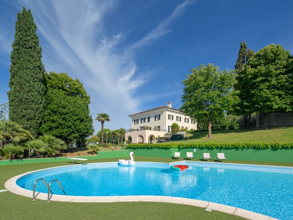 Exclusieve villa met privézwembad op de heuvels in le Marche