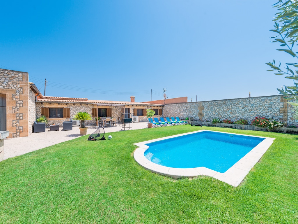 Villa in Sa Pobla met privézwembad & BBQ
