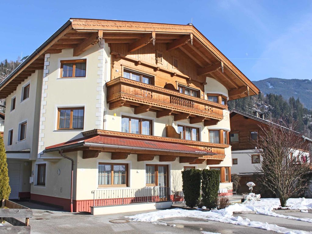 Luxurious Apartment in Kaltenbach with Saana