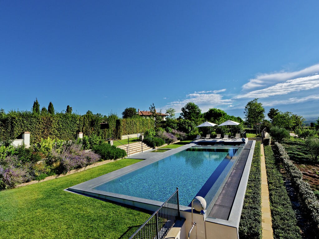 Schitterende villa met zwembad in de heuvels van Bologna