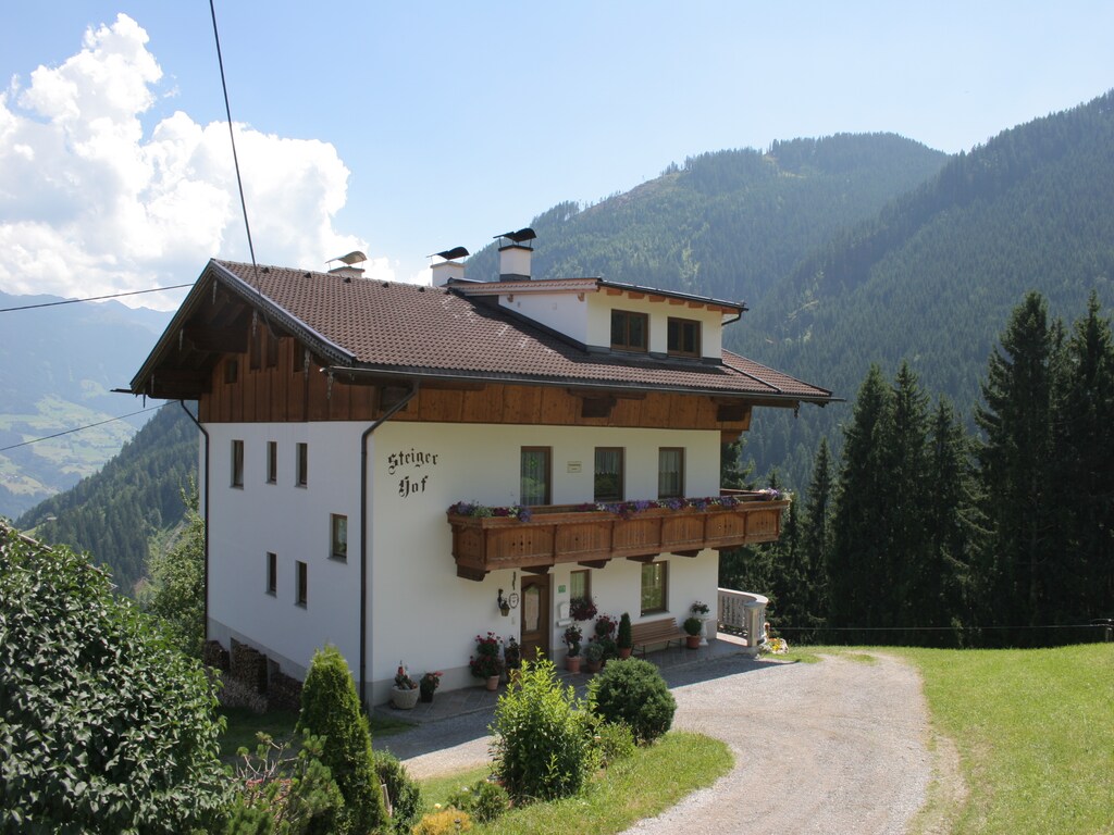 Ruim appartement in Tirol met een tuin en terras