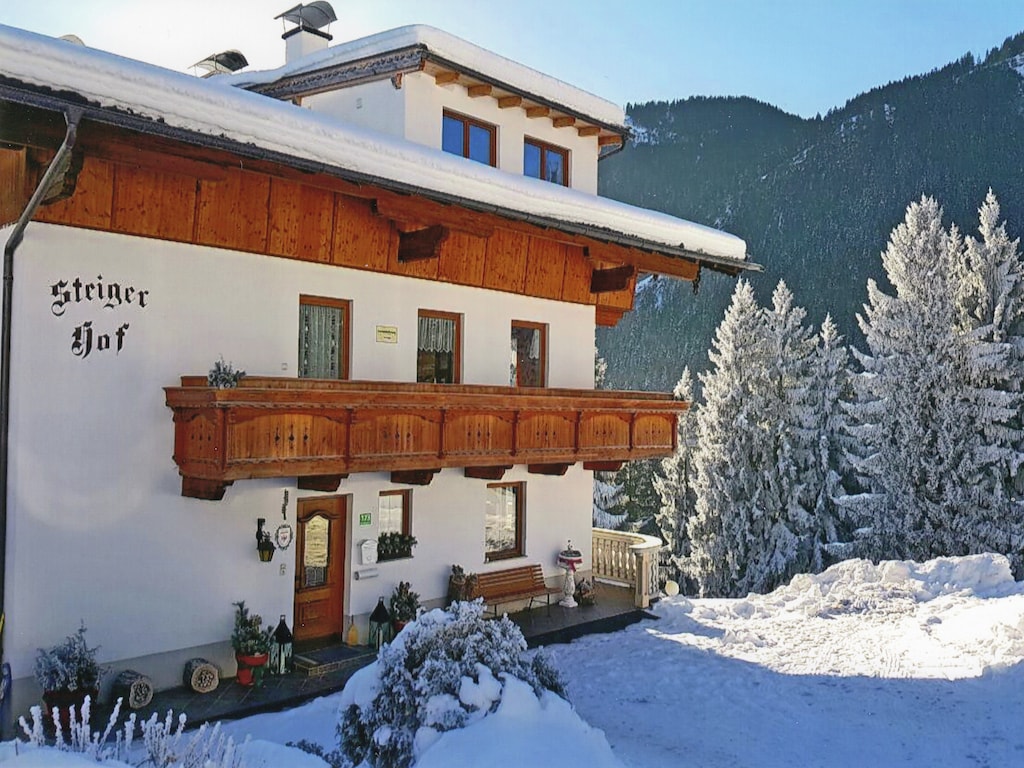 Ruim appartement in Tirol met een tuin en terras