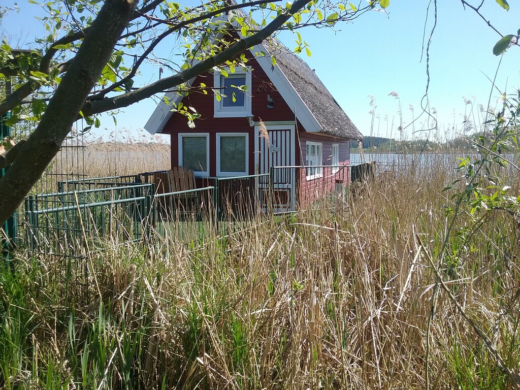 Bootshuis in Sternberg met eigen steiger