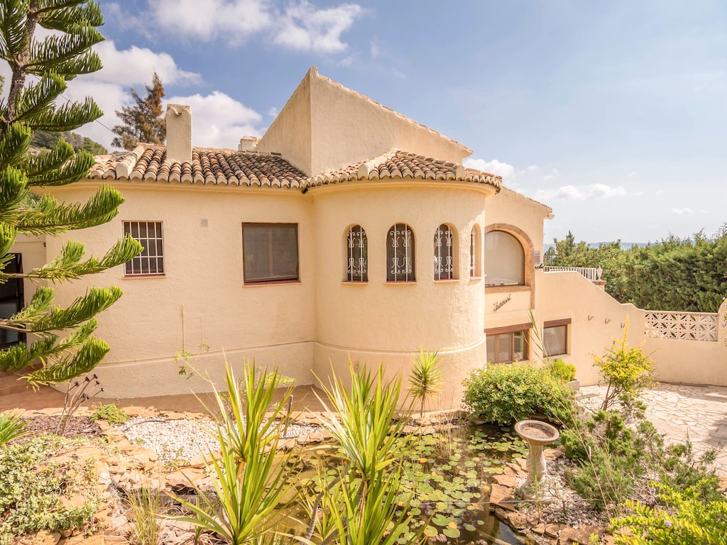 Villa bij Montgó met zwembad en strand