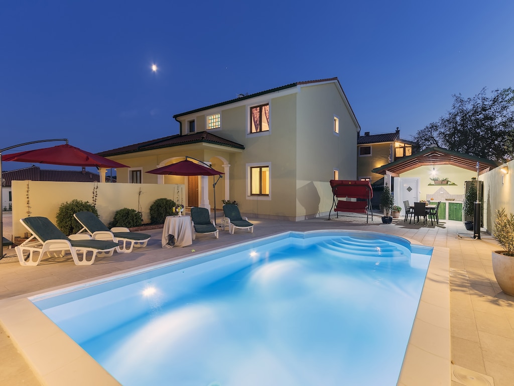 Villa in Marmajola met privézwembad