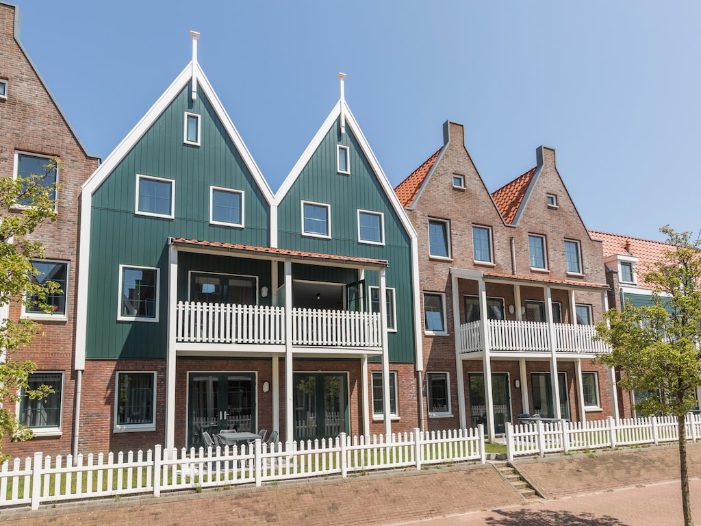 Huis in Volendam bij de Marina