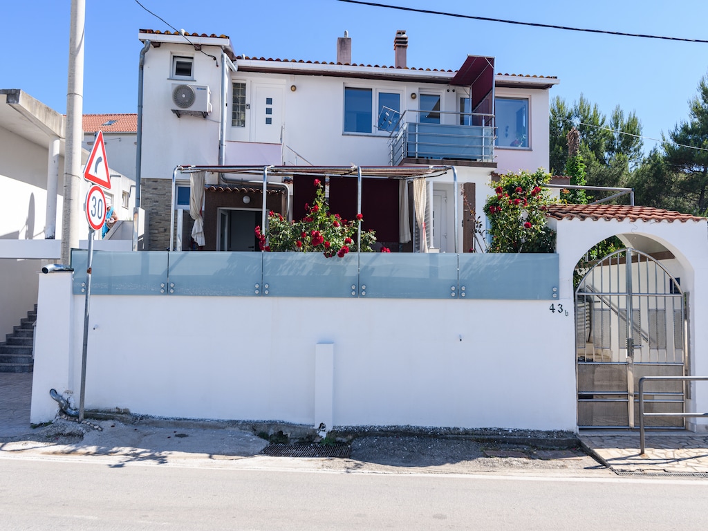 Appartement in Arbanija met bubbelbad