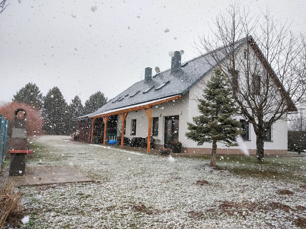 Villa in Nemojov bij Reuzengebergte