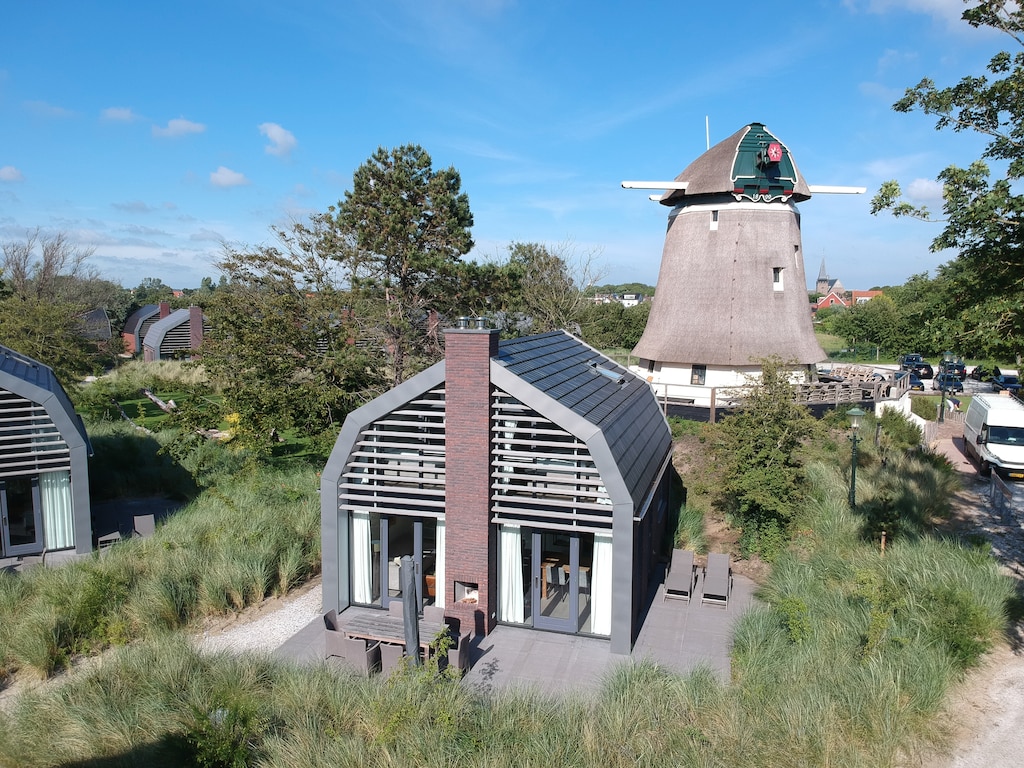 Schöne neue Villa mit Sauna umgeben von Dünenreservat in der Nähe des Meeres