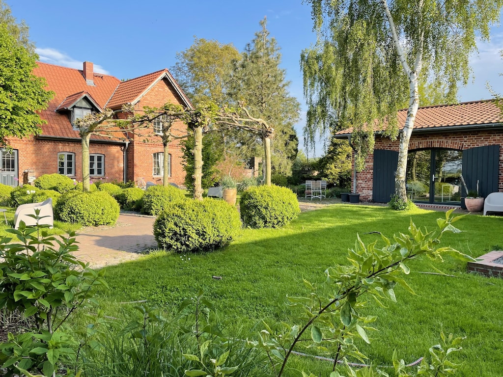 Comfortabel vakantiehuis in Saal, Duitsland, met tuin