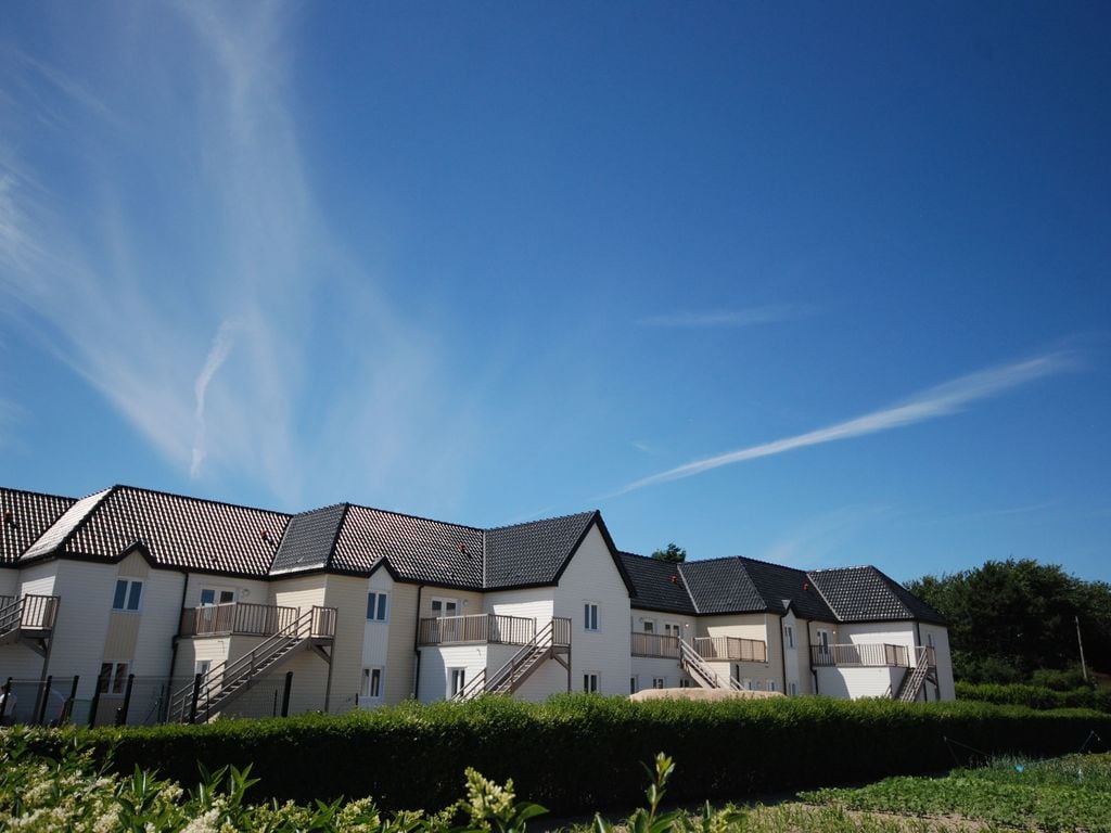 Residence Platier d'Oye is een kleinschalig appartementencomplex, gelegen aan de rand van de duinen en slechts een steenworp afstand van het gelijknamige natuurreservaat. De badplaats Oye-Plage, waar ..