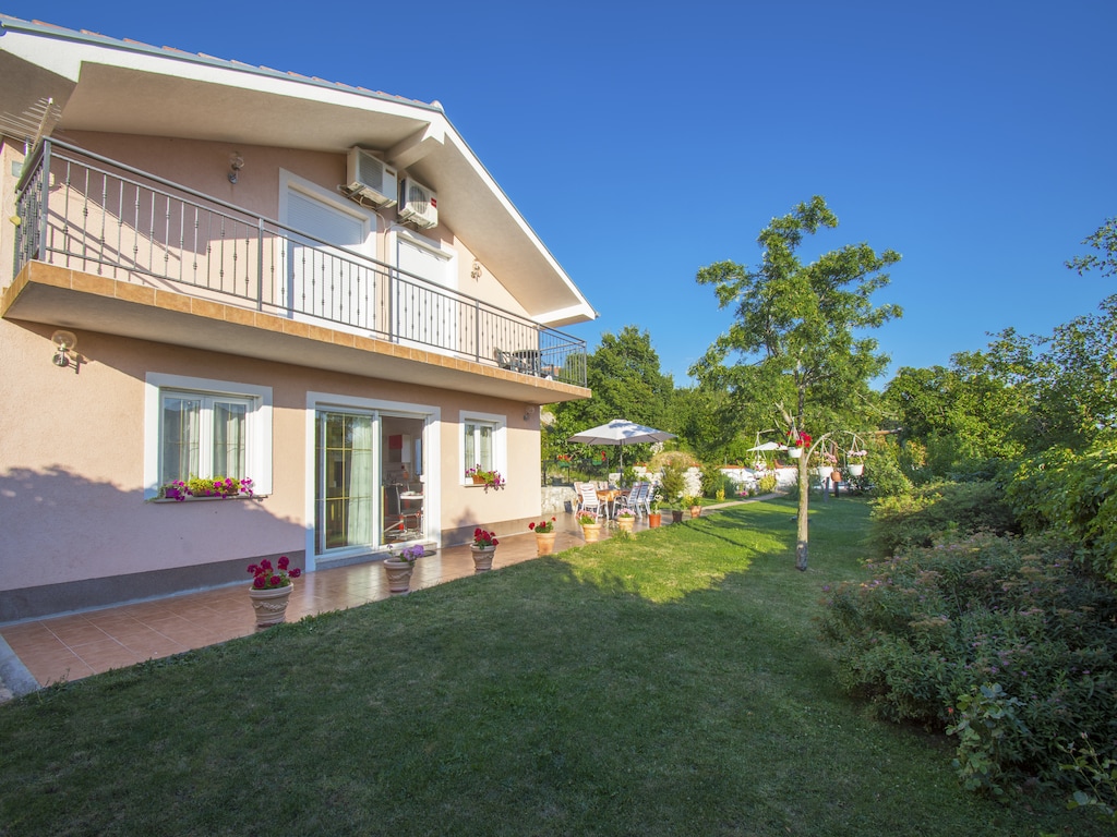 Vakantiehuis Grižane met Zwembad bij Strand