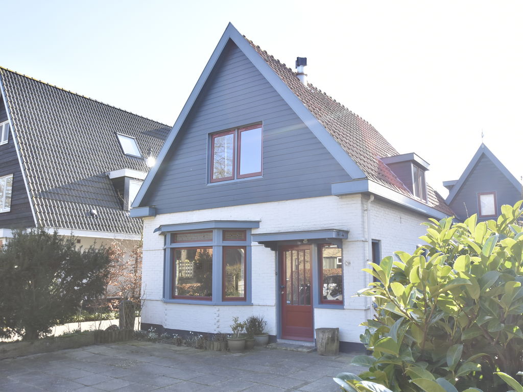 Komfortables Ferienhaus in Bergen in Waldnähe