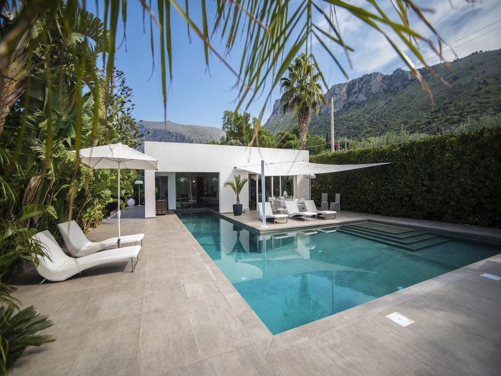 Villa in Terrasini met zwembad bij Magaggiari