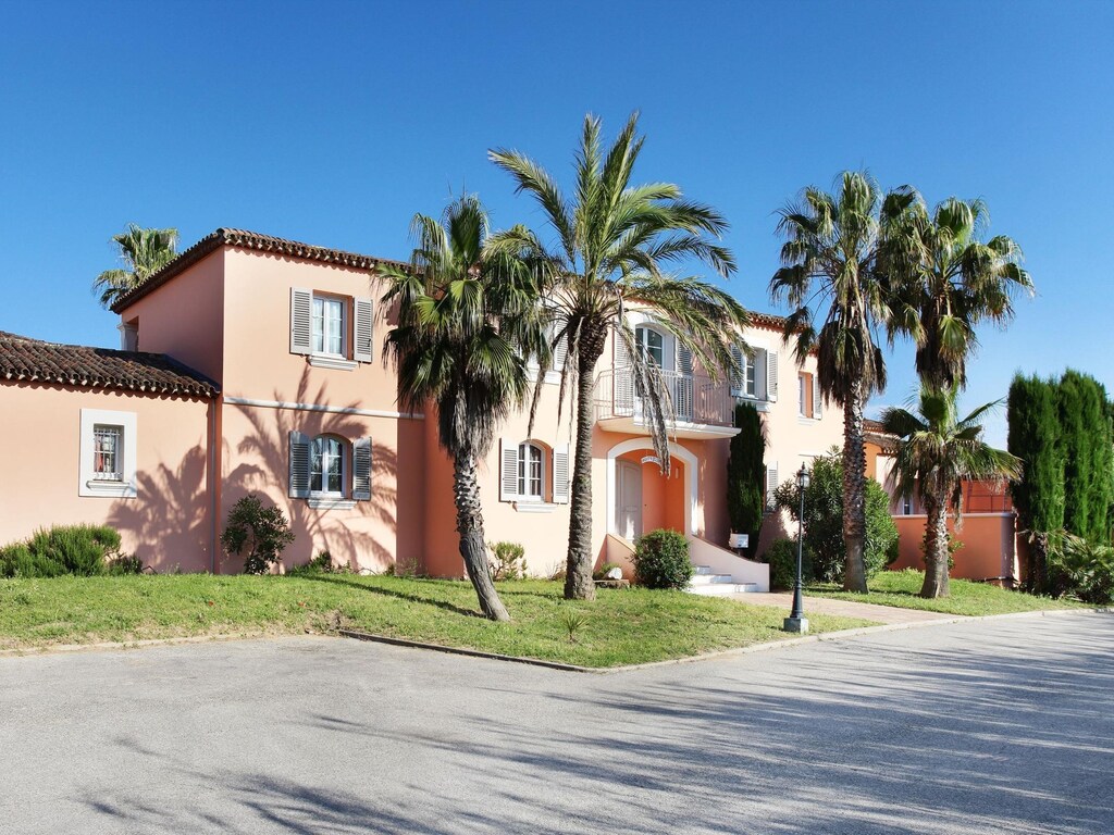 Appartement in Grimaud met Zwembaden