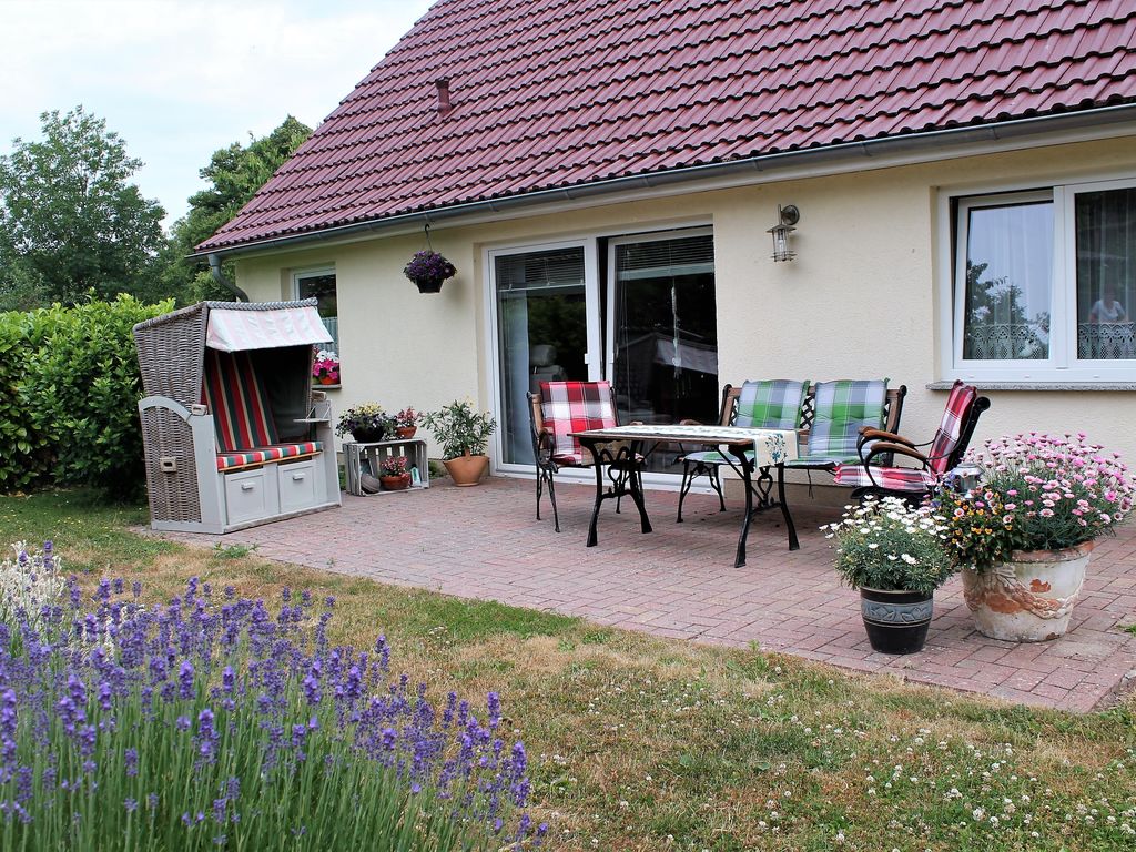 Hohenkirchen mit Garten Terrasse und Strandkorb Ferienhaus in Mecklenburg Vorpommern