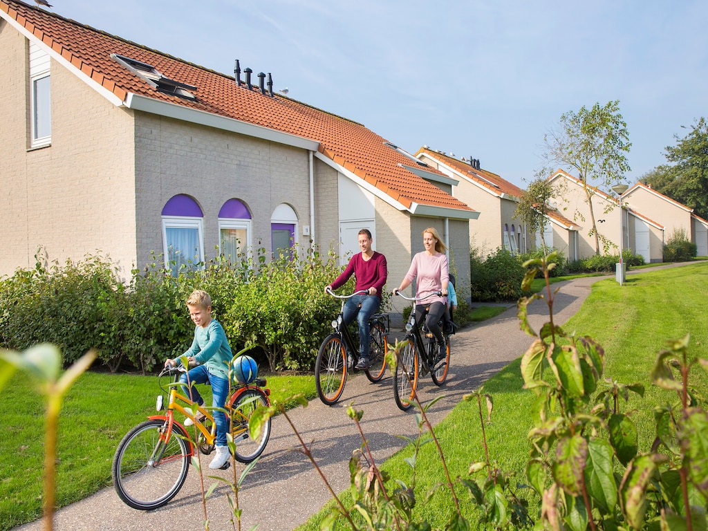 Gerestylde bungalow met 2 badkamers, op 500 m van het strand