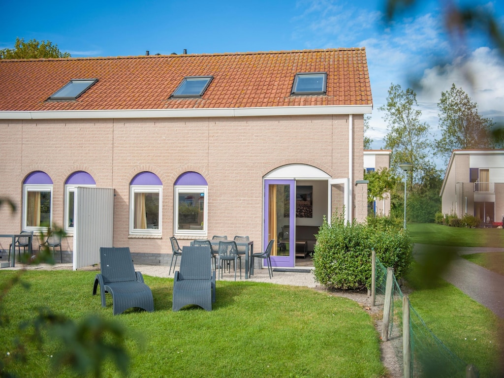 Gerestylde bungalow met 2 badkamers, op 500 m van het strand