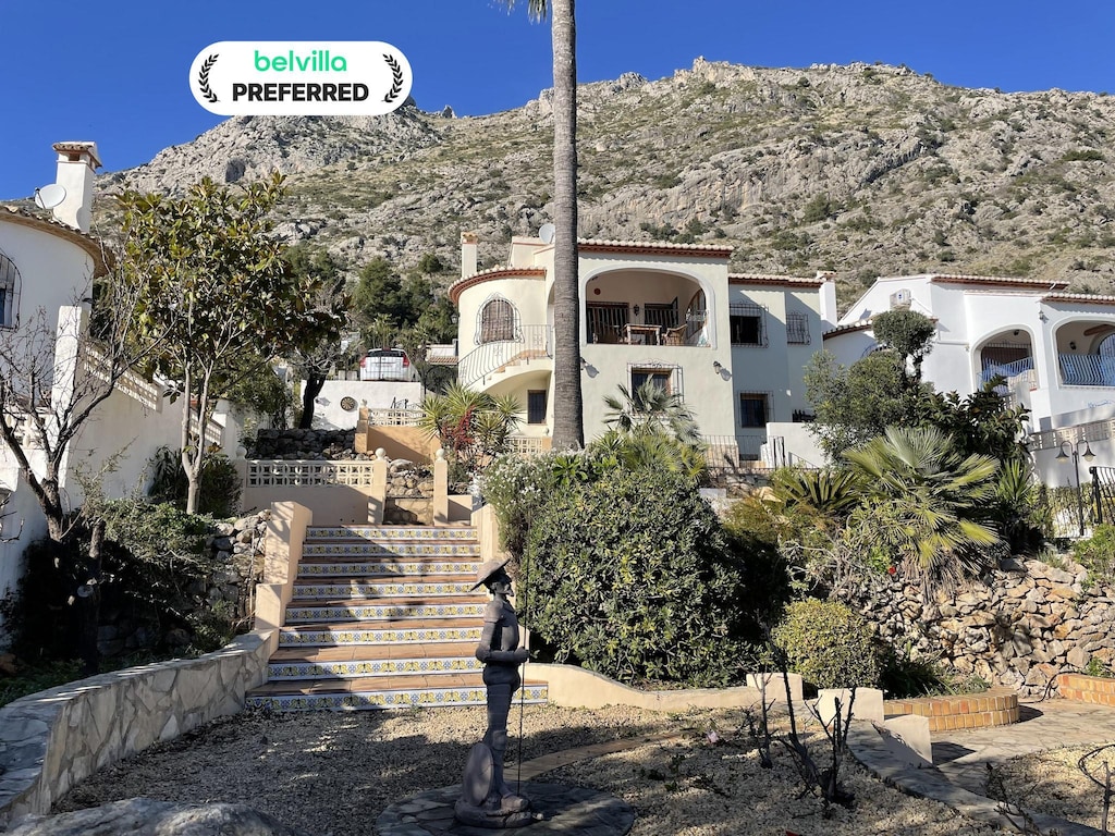 Mediterraner Rückzugsort mit Garten