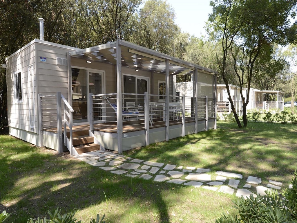 Modern chalet in dennenbos