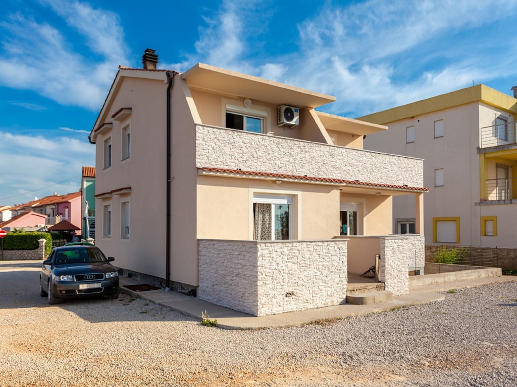 Appartement in Omisalj bij Strand