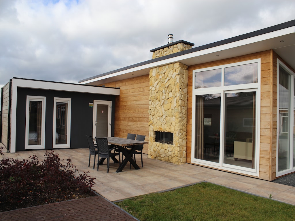 Chalet in Bemelen met Sauna en Buitenhaard
