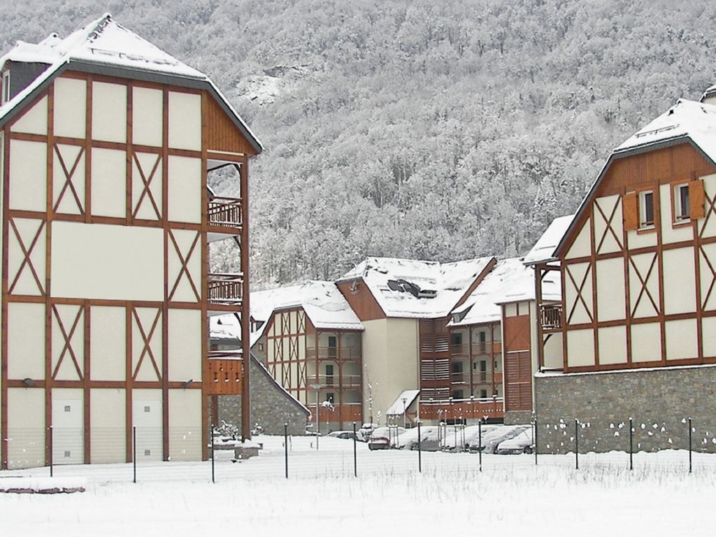 Nieuwe residence op 650m. hoogte in het om zijn thermale baden bekende Luchon. 
