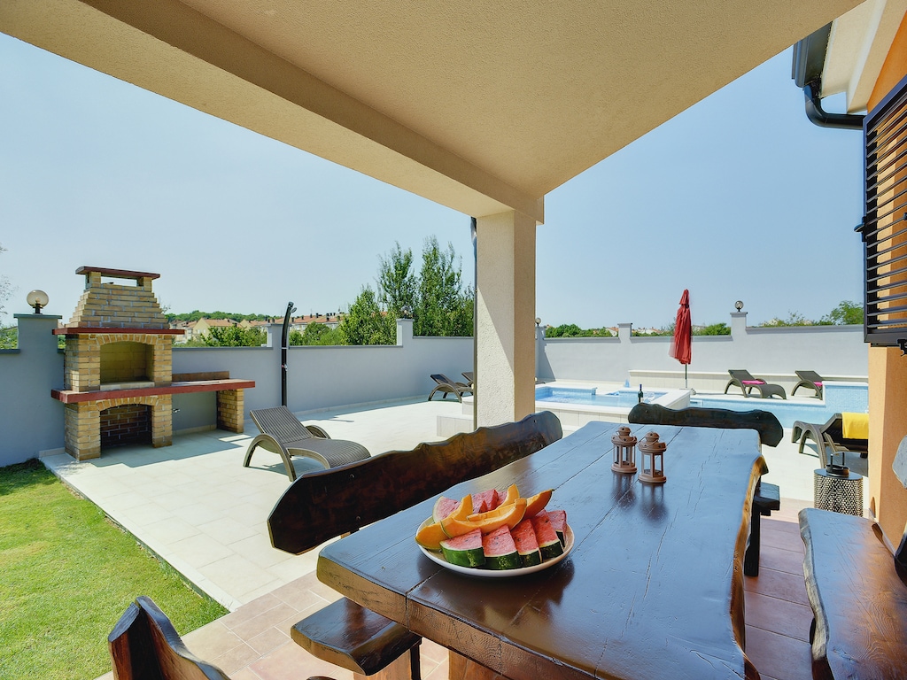Villa in Pula met zee strand