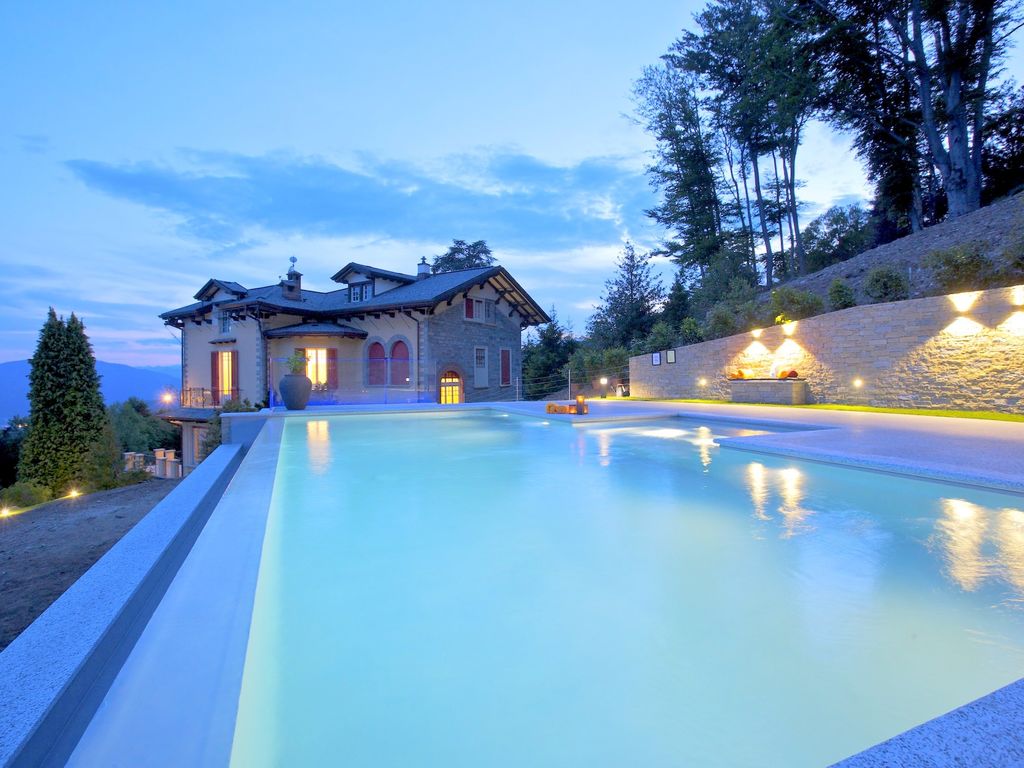 Prestigieuze villa in Piemonte met privé zwembad