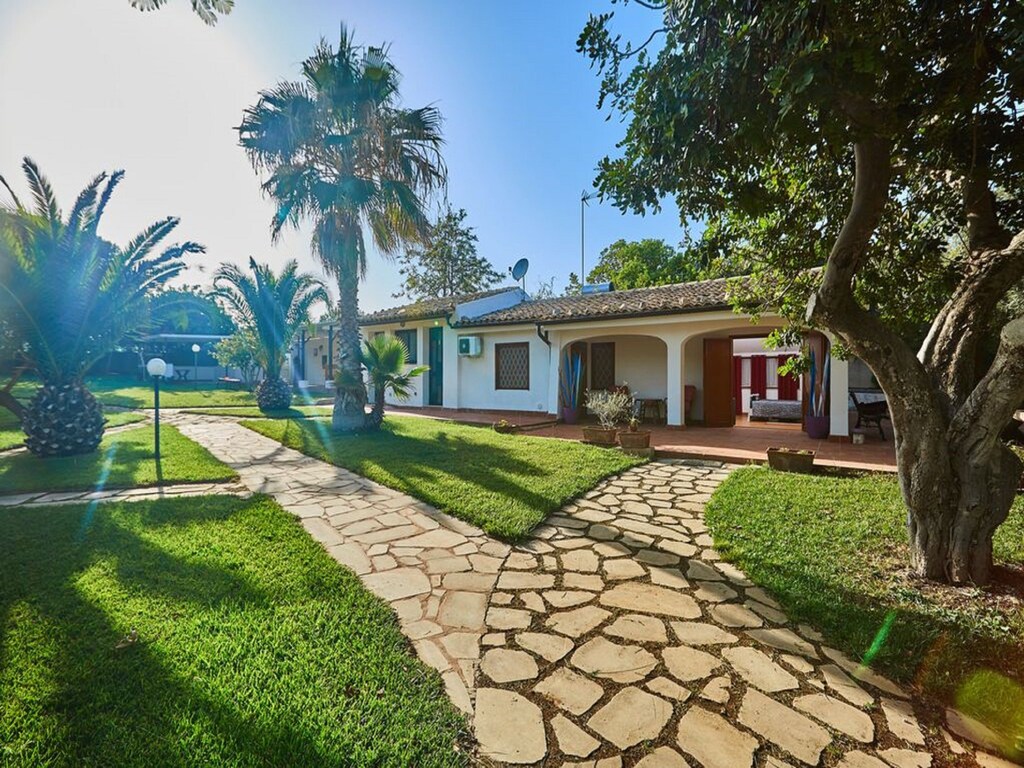 Villa in Pozzallo bij Zandstranden