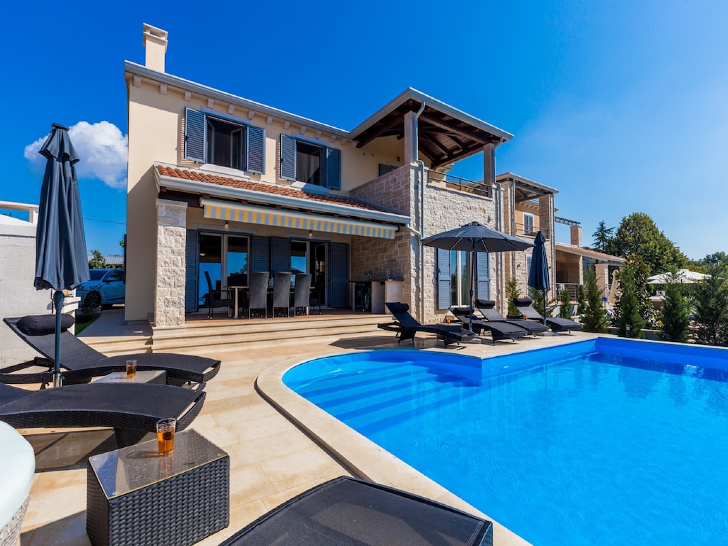Villa in Deklici met Infinity Pool & Uitzicht