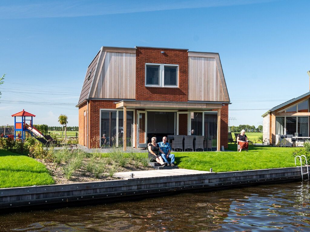 Ferienhaus mit Steg in der Nähe von Sneekermeer