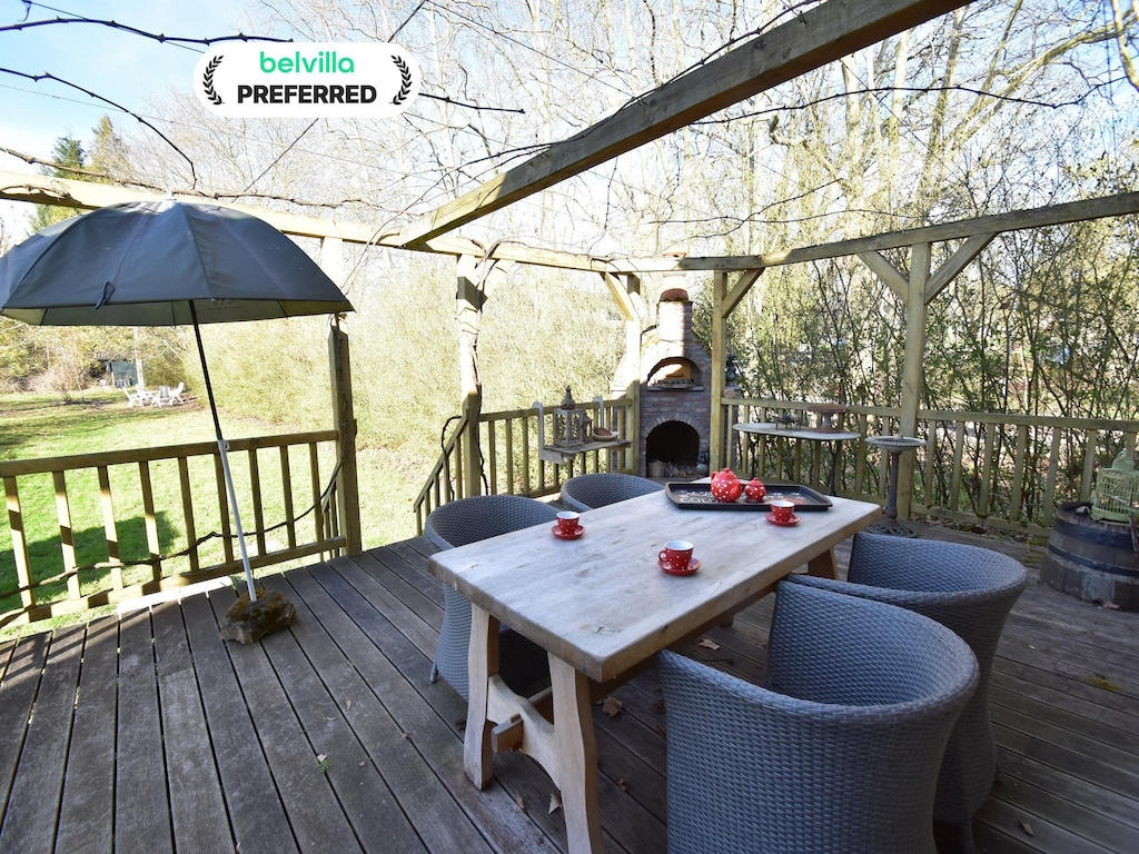 Hütte in Frankreich mit Garten am See