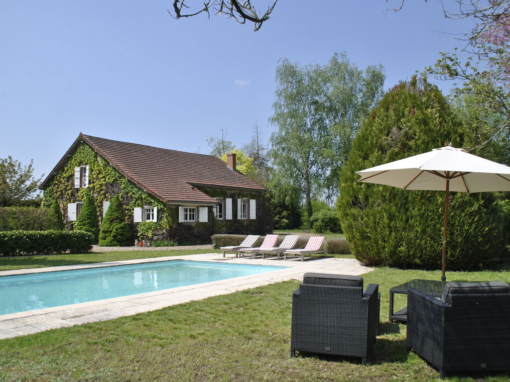 Villa Piscine Bourgogne 10 pers Ferienhaus in Frankreich