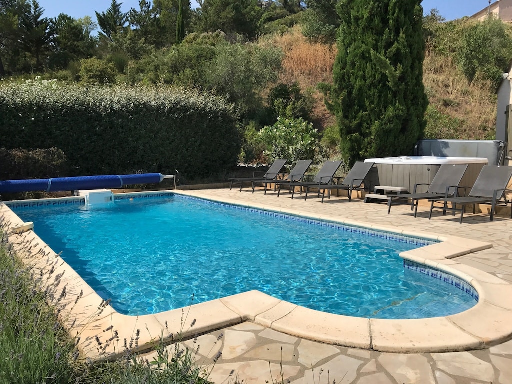 Villa in Beaufort met Zwembad & Meer