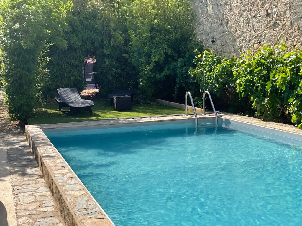 Villa in Olonzac met zwembad bij Lac du Jouarres