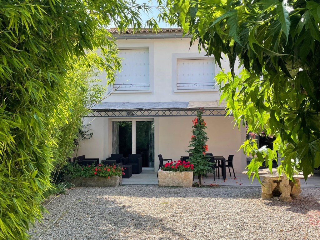 Villa in Olonzac met zwembad bij Lac du Jouarres
