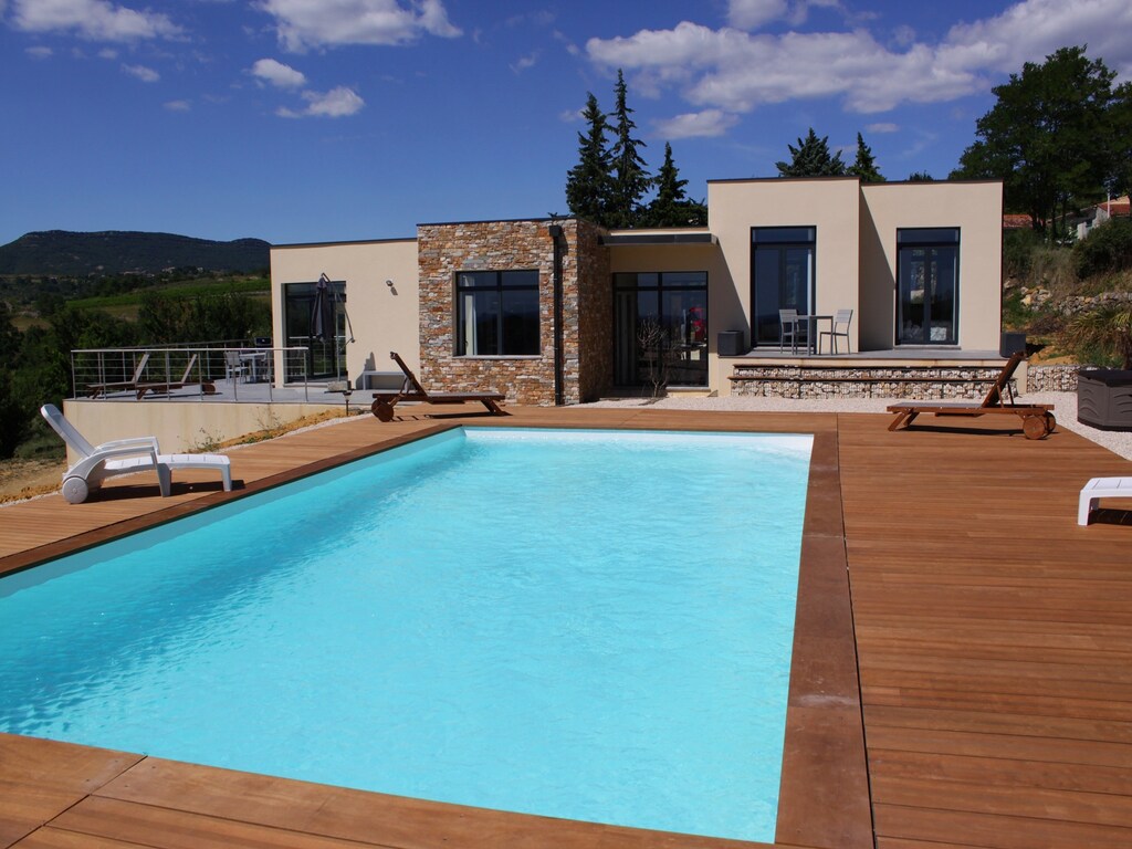 Geräumige Villa in Vagnas mit Pool