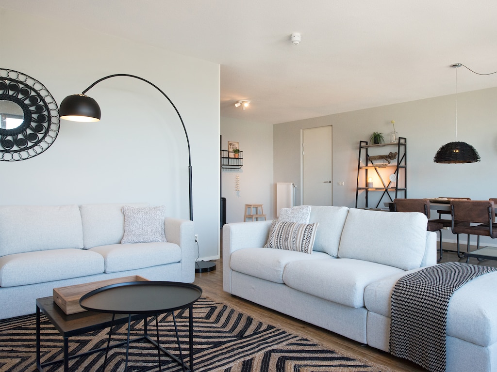 Appartement met zeezicht en balkon