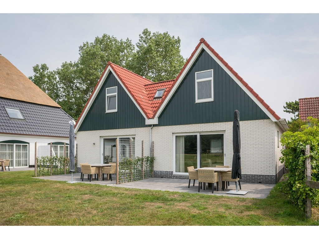 Bungalow op Texel met royaal terras vlakbij het centrum de Cocksdorp