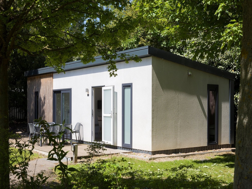 Modern chalet met combimagnetron, strand op loopafstand