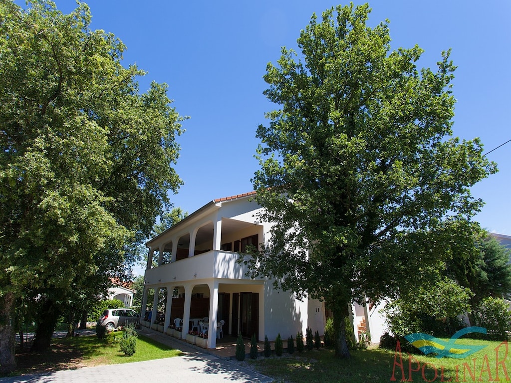 Ruim appartement met terras en tuin