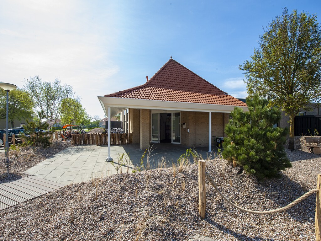 Gerestylde bungalow met afwasmachine, op 500m van het strand
