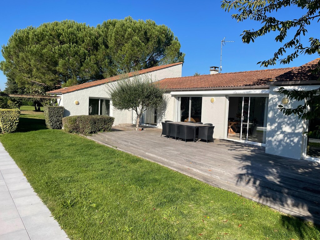 Moderne villa met zwembad in Brives