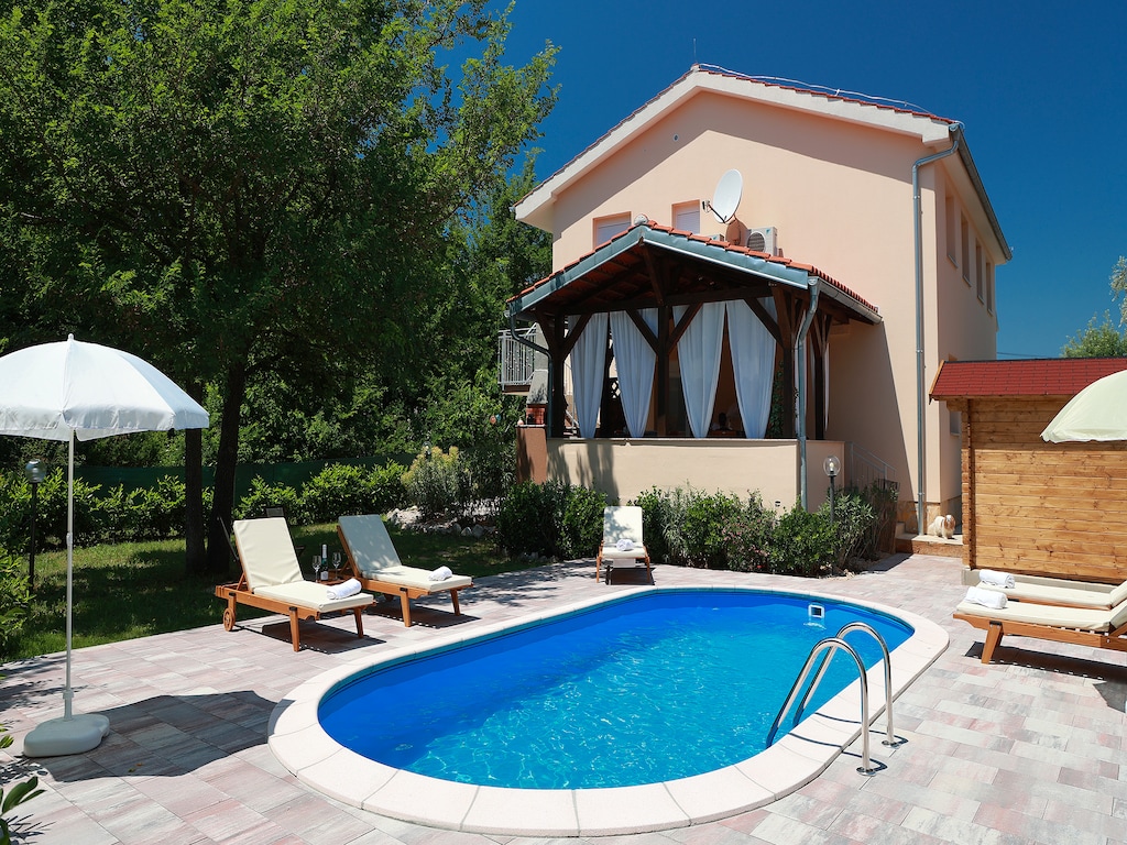 Appartement in ilo met privיzwembad