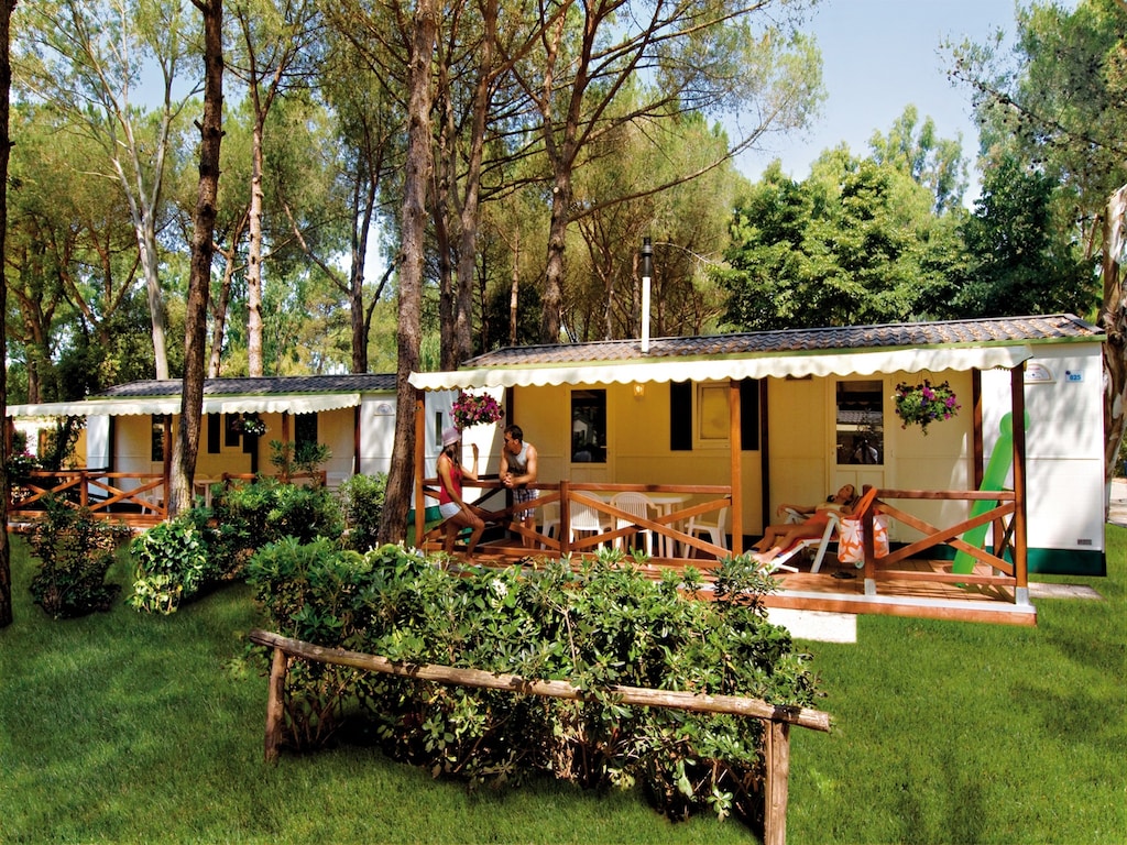 Chalet aan zee en schaduw