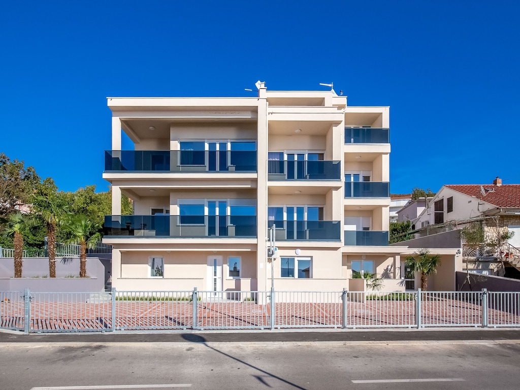 Appartement met zwembad vlakbij zee