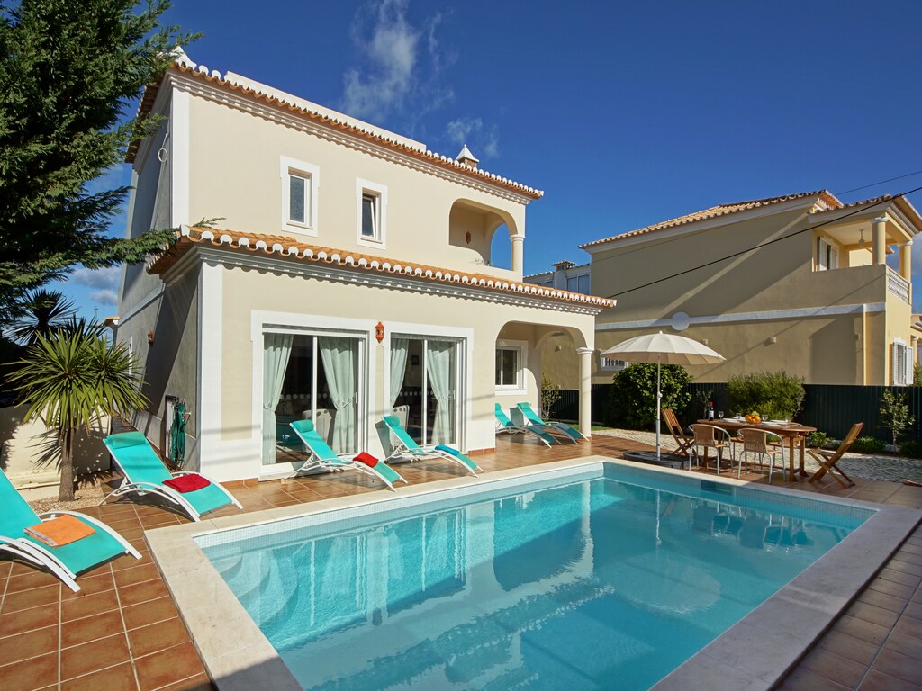 Villa in Carvoeiro bij Strand & Zwembad